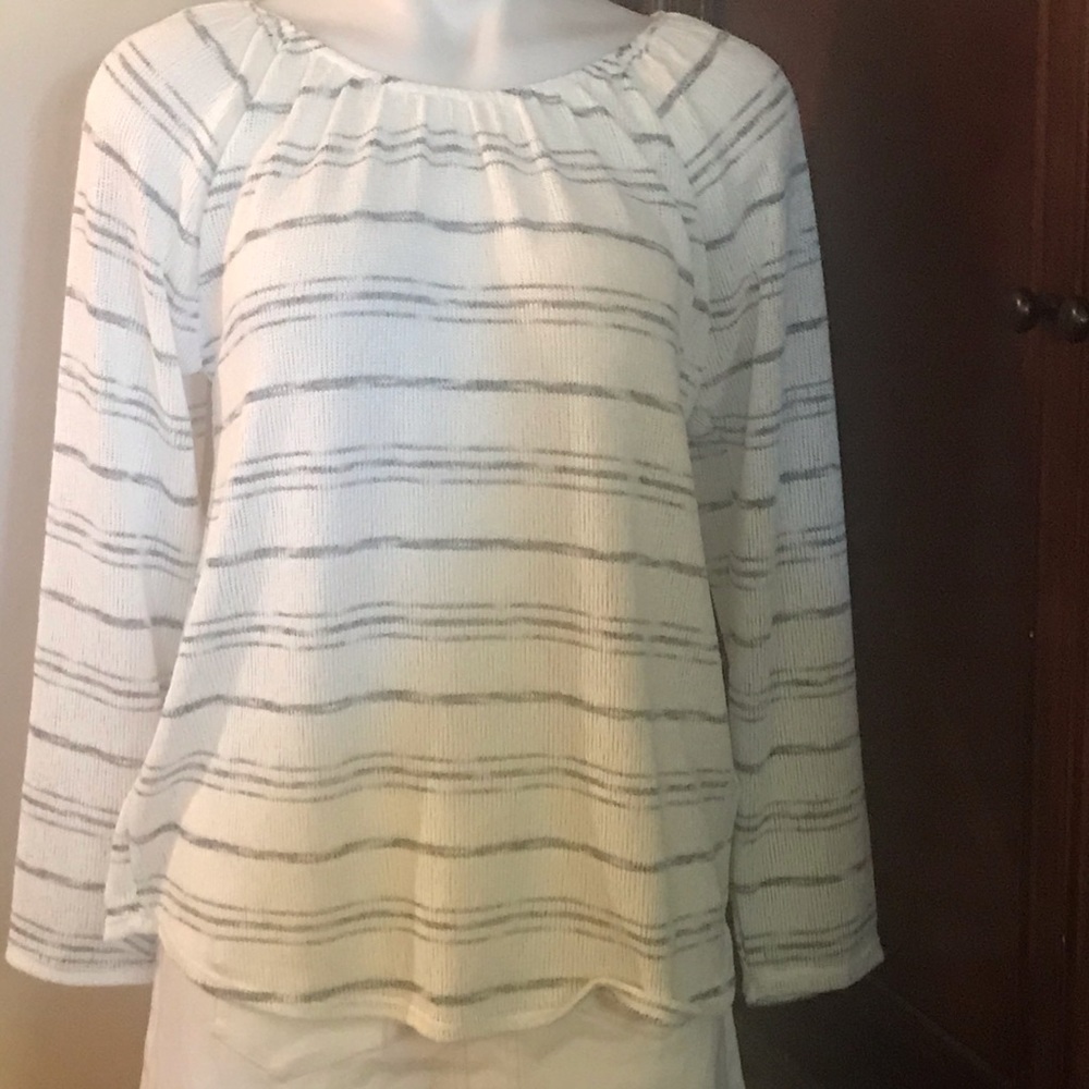 🆕 Cocolove White/Gray Long Sleeves Top-Med